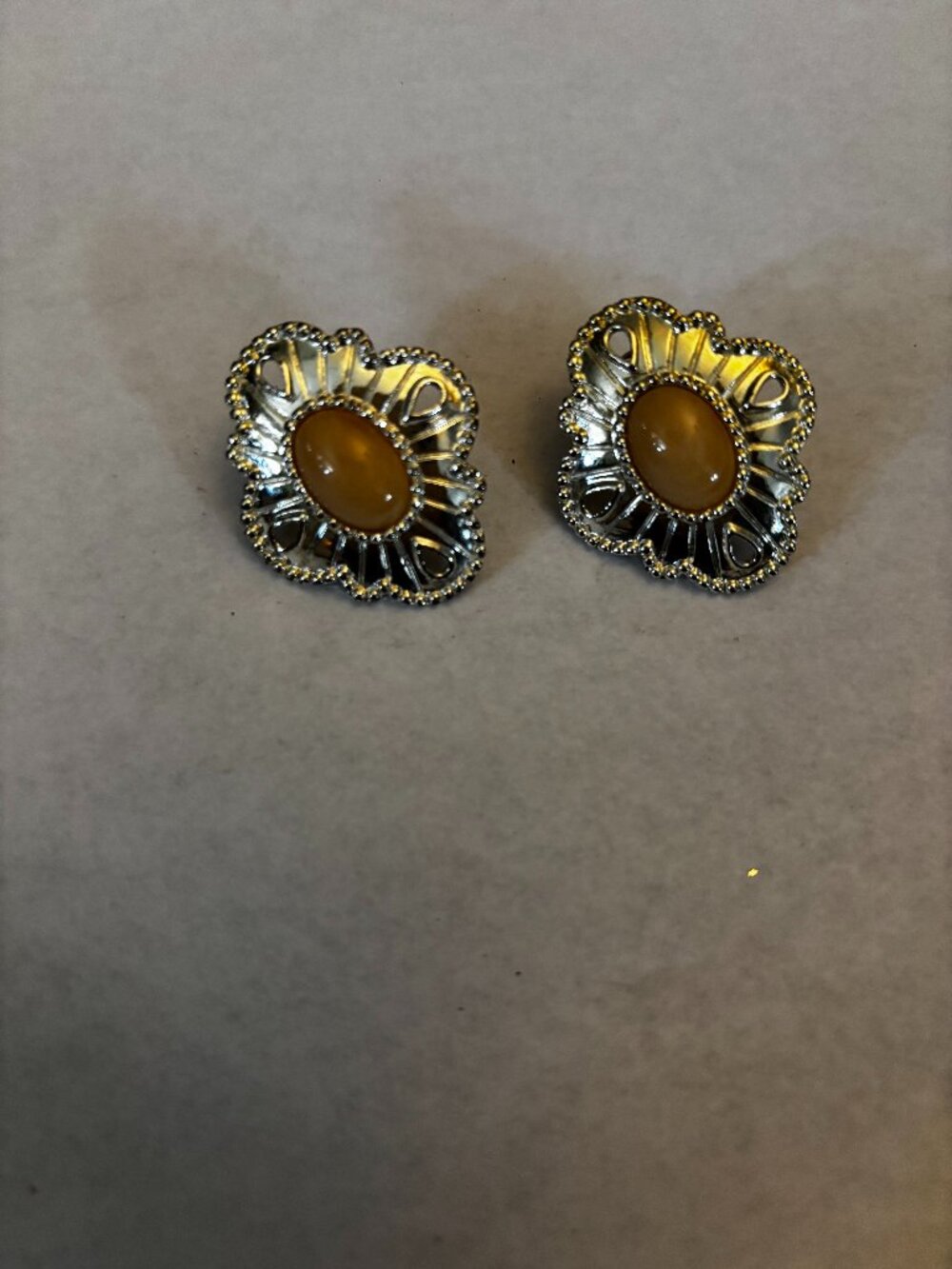 Clip on earrings silver tone conch like peach glass stone